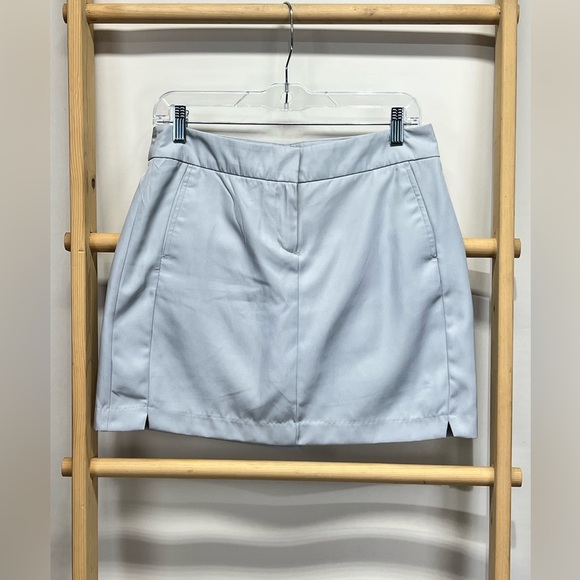 IZOD GOLF Light gray Women’s Golf/Pickleball skort, size 4. - Picture 2 of 10